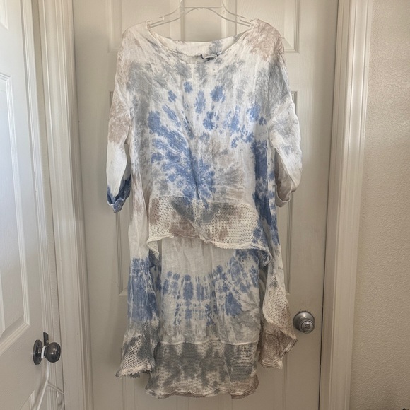 Tops - BELLE FRANCE NWOT BLUE tie-dye hi/ low pop over tunic blouse